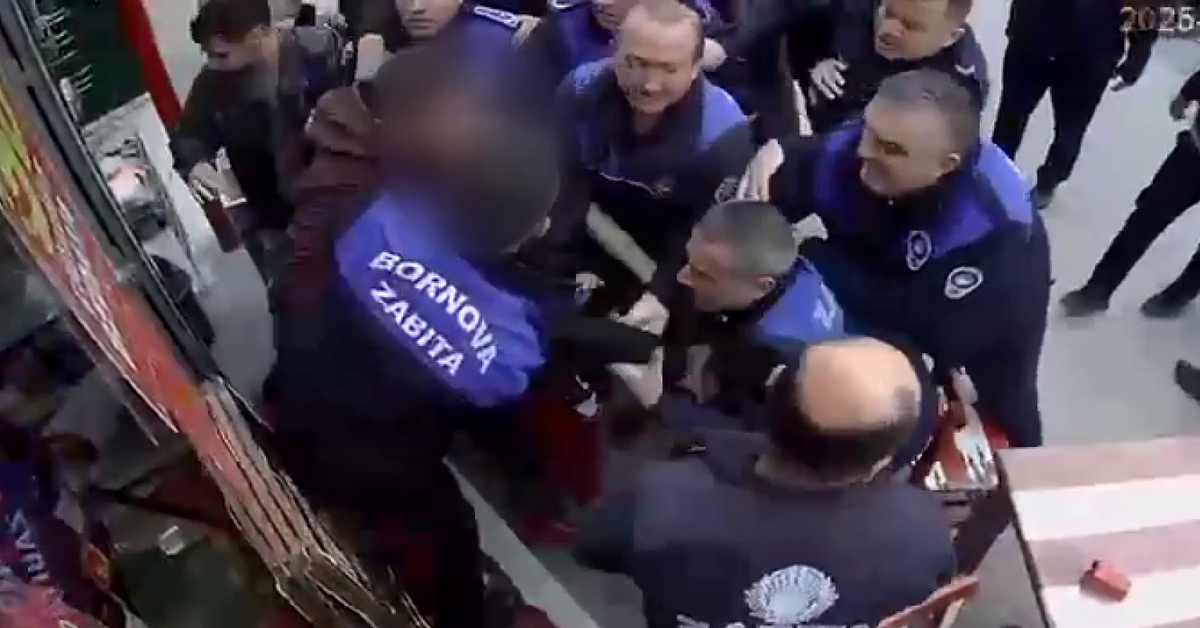 İzmir’de esnafla zabıtanın kavgası güvenlik kamerasında