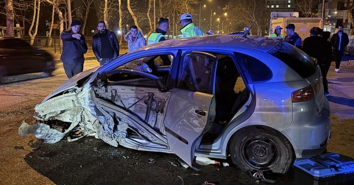 Kahramanmaraş’ta otomobil aydınlatma direğine çarptı: 3 yaralı