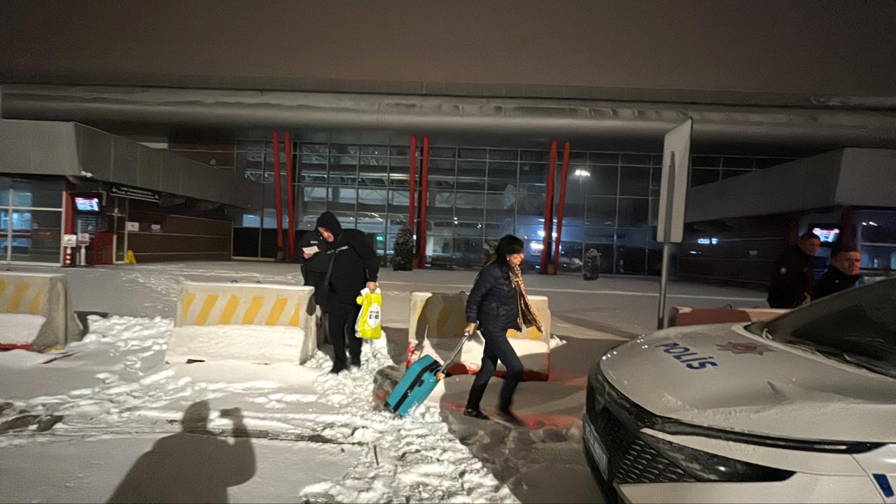 Antalya-Astana seferini yapan uçak Erzurum’a iniş yaptı