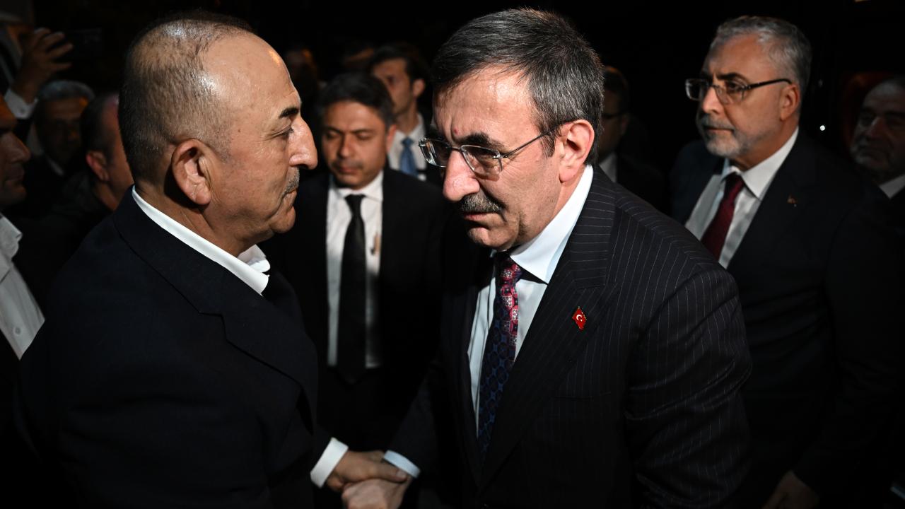 Cumhurbaşkanı Yardımcısı Yılmaz’dan eski Dışişleri Bakanı Çavuşoğlu’na taziye ziyareti